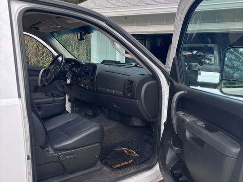 Used 2010 Chevrolet Silverado 2500 LT image 17