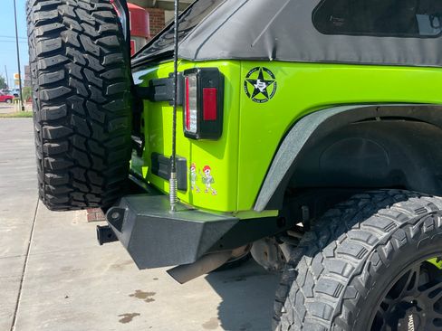 Used 2012 Jeep Wrangler Unlimited Sport image 12