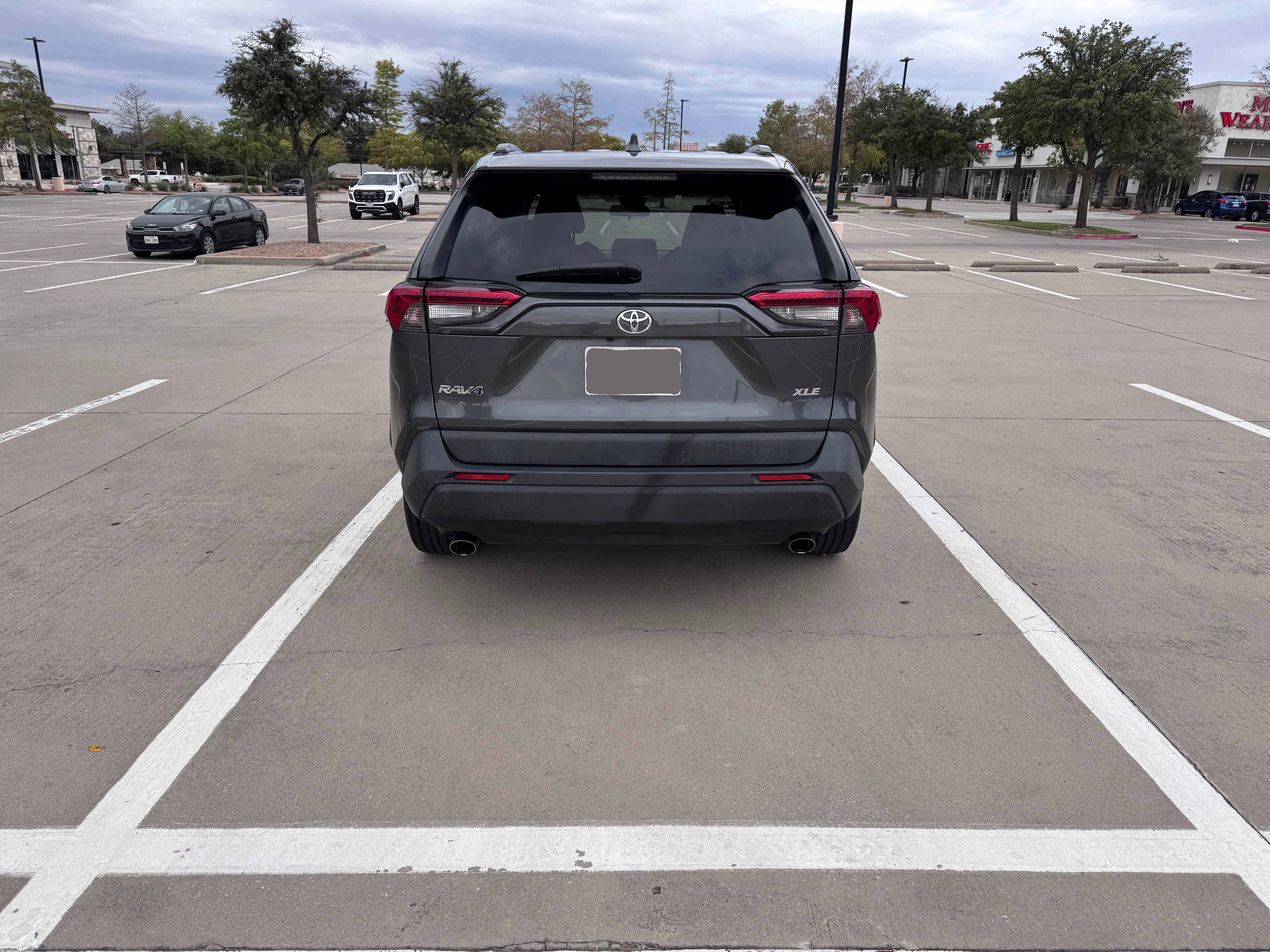 Used 2019 Toyota RAV4 XLE FWD image 8