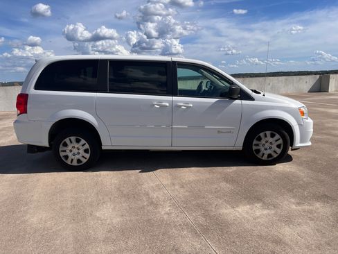 Used 2017 Dodge Grand Caravan SE w/ Power Window Group image 4