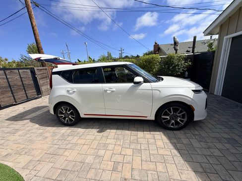 Used 2020 Kia Soul GT-Line Turbo FWD image 2
