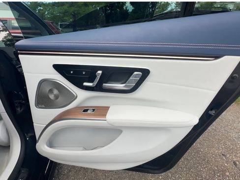 Used 2022 Mercedes-Benz EQS 580 4MATIC Sedan image 11