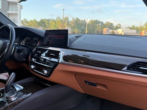 Used 2019 BMW 530i w/ Convenience Package image 17