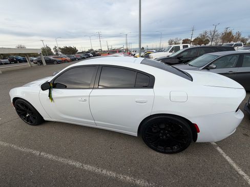 Used 2022 Dodge Charger SXT image 8