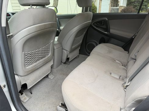 Used 2012 Toyota RAV4 4WD w/ Upgrade Value Pkg image 9