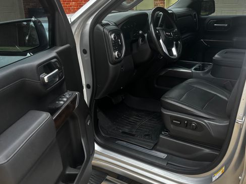 Used 2019 GMC Sierra 1500 SLT w/ SLT Premium Plus Package AWD/4WD image 8