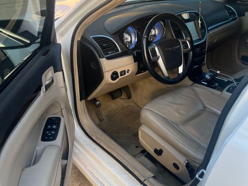 Used 2014 Chrysler 300 image 5