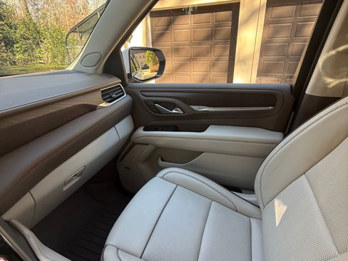 Used 2024 GMC Yukon XL Denali w/ Advanced Technology Package image 29