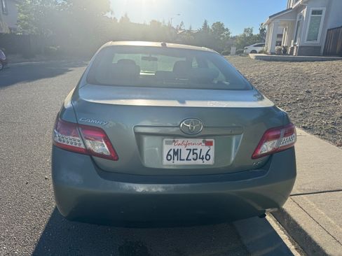 Used 2011 Toyota Camry LE FWD image 2