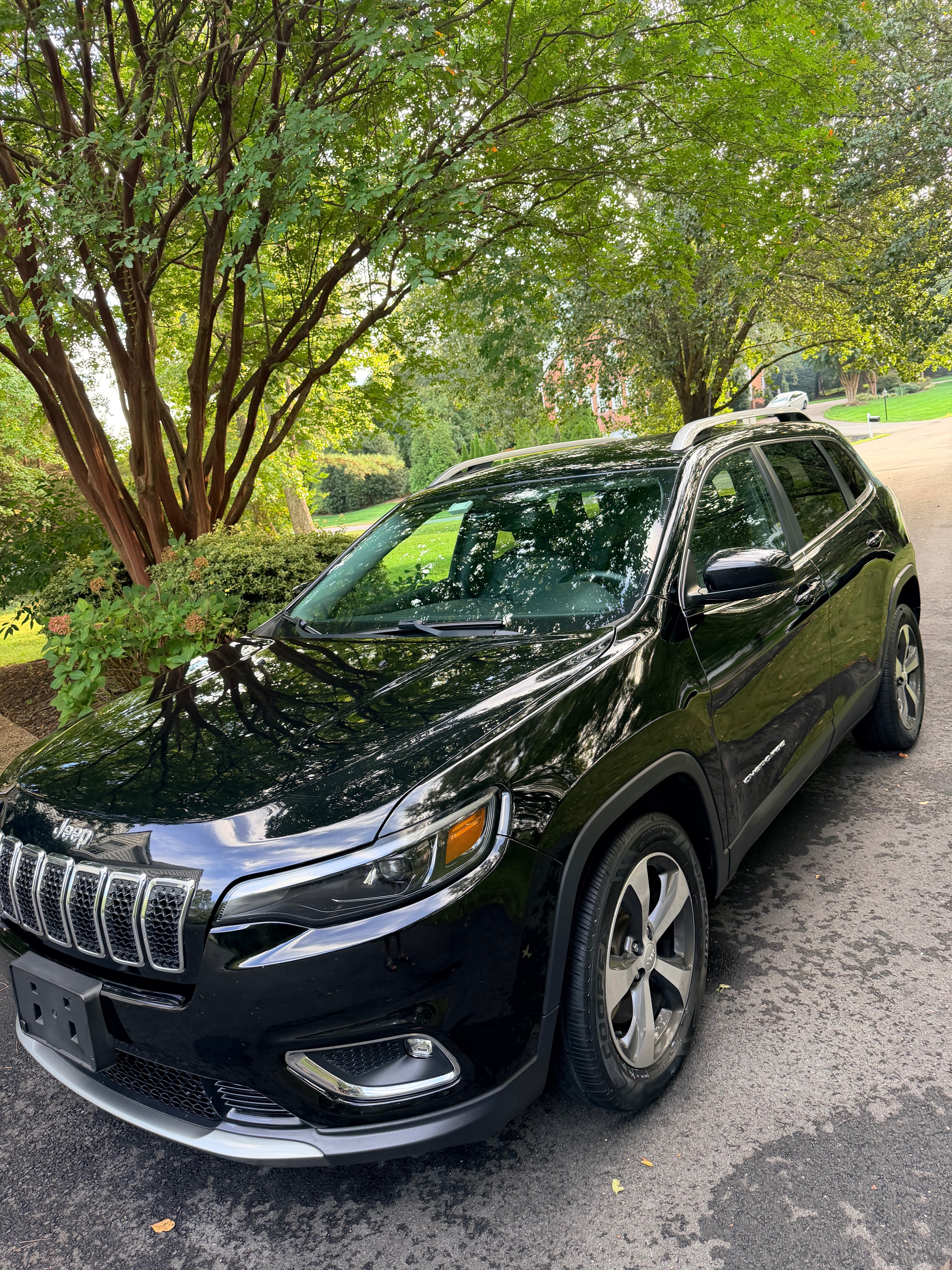 Used 2019 Jeep Cherokee Limited FWD image 1