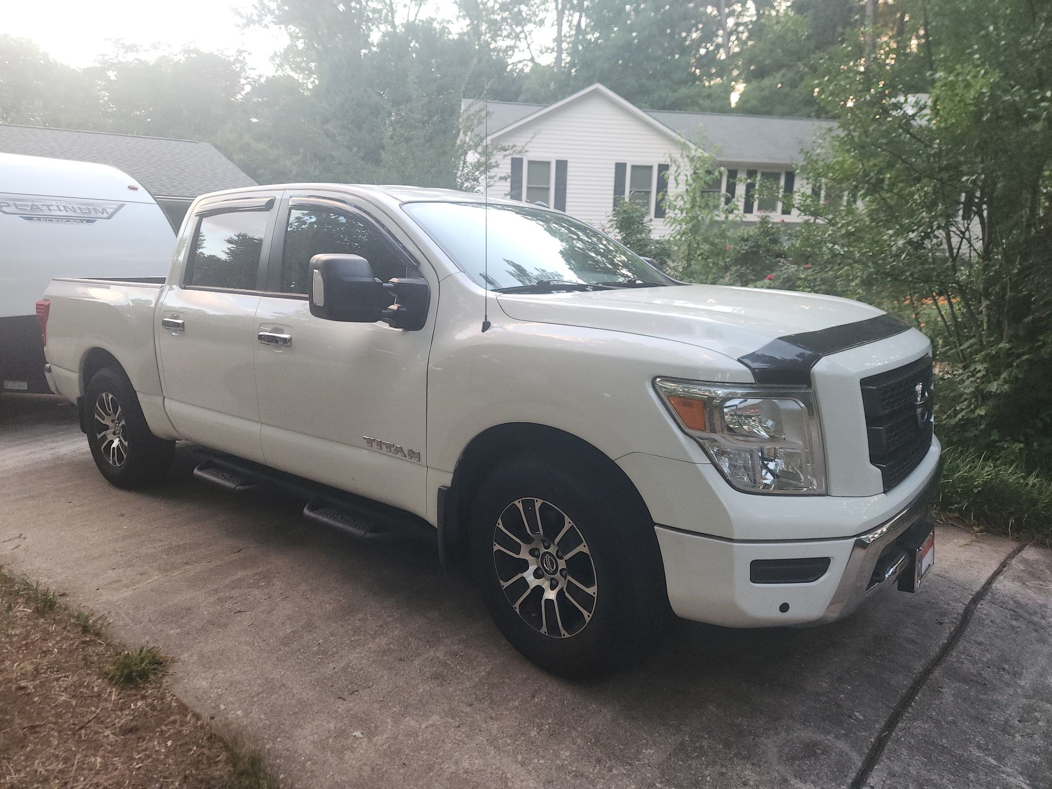 Used 2021 Nissan Titan SV w/ SV Convenience Package RWD image 1