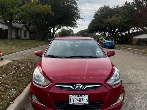 Used 2013 Hyundai Accent GLS w/ Premium Pkg image 4
