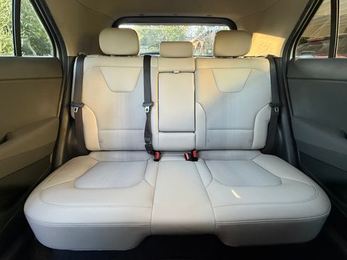 Used 2023 Kia Niro EX Touring image 17