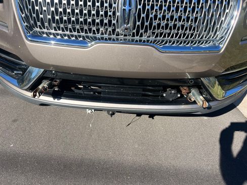 Used 2020 Lincoln Nautilus Reserve w/ Equipment Group 201A image 11