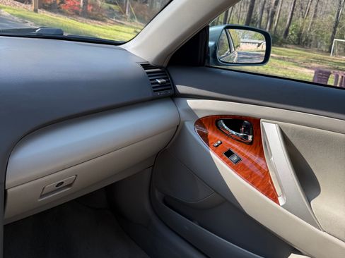 Used 2011 Toyota Camry XLE w/ SE/XLE Extra-Value Pkg image 13