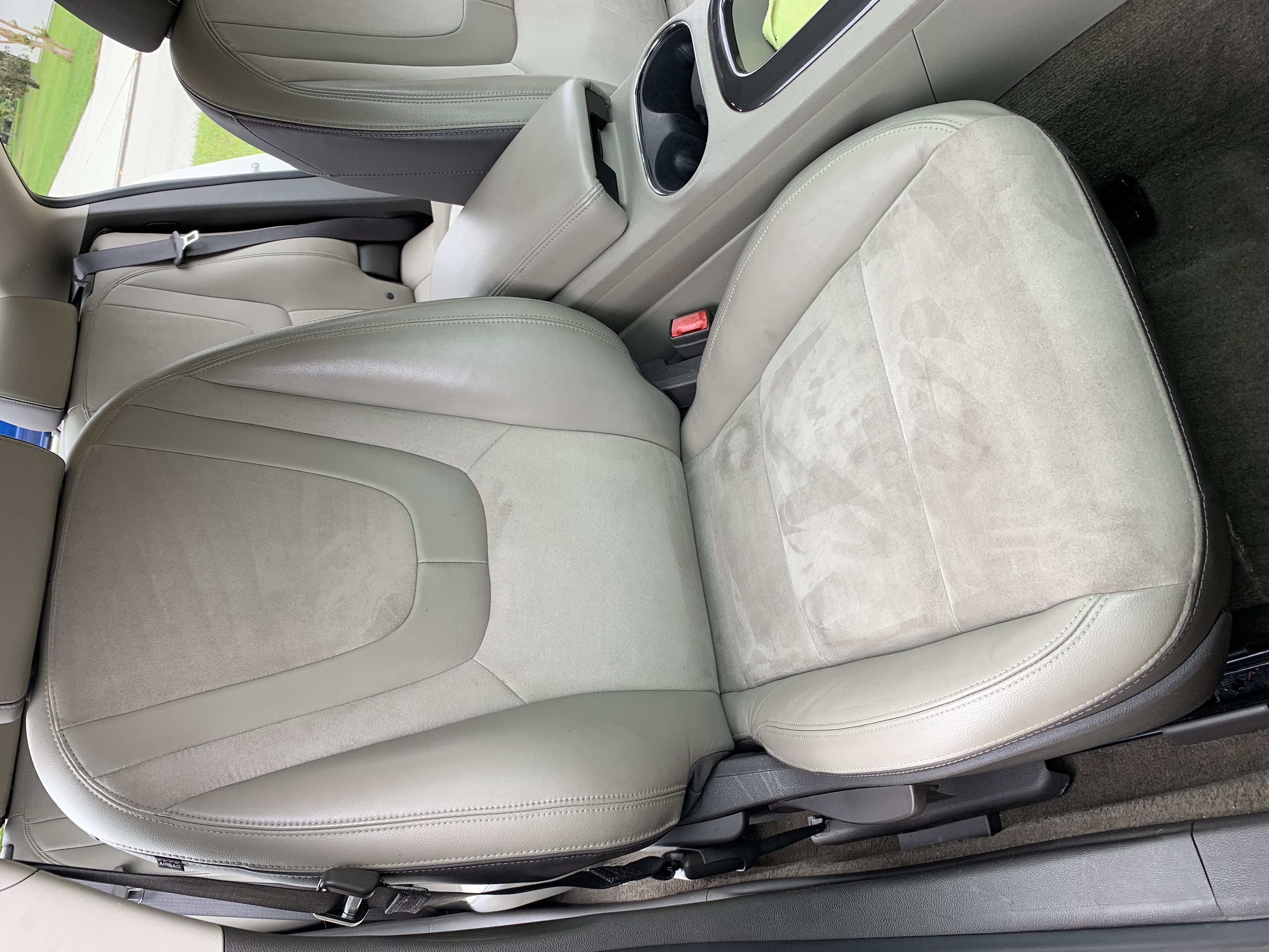 Used 2013 Chevrolet Volt Premium w/ Premium Trim Package FWD image 9