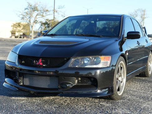 Used 2006 Mitsubishi Lancer Evolution IX image 1
