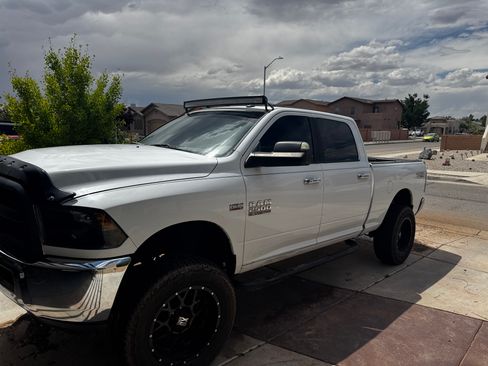 Used 2015 RAM 2500 SLT AWD/4WD image 9