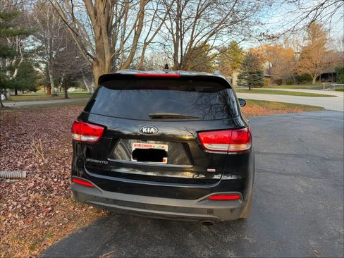 Used 2016 Kia Sorento LX w/ LX Convenience Package image 2