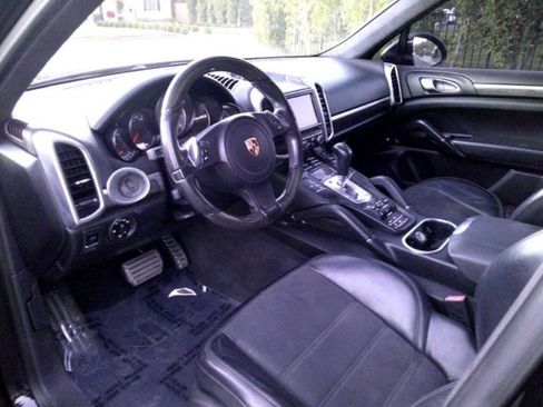 Used 2014 Porsche Cayenne GTS AWD/4WD image 8