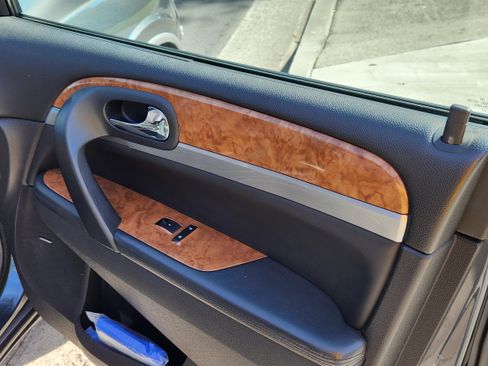 Used 2011 Buick Enclave CXL image 13