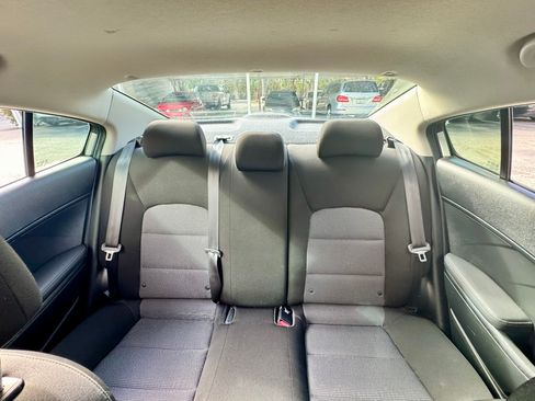 Used 2017 Kia Forte LX image 10