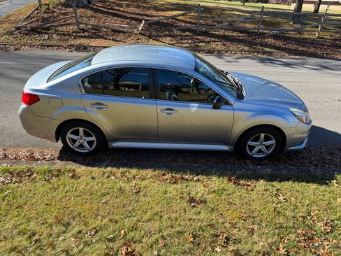 Used 2013 Subaru Legacy 2.5i image 4