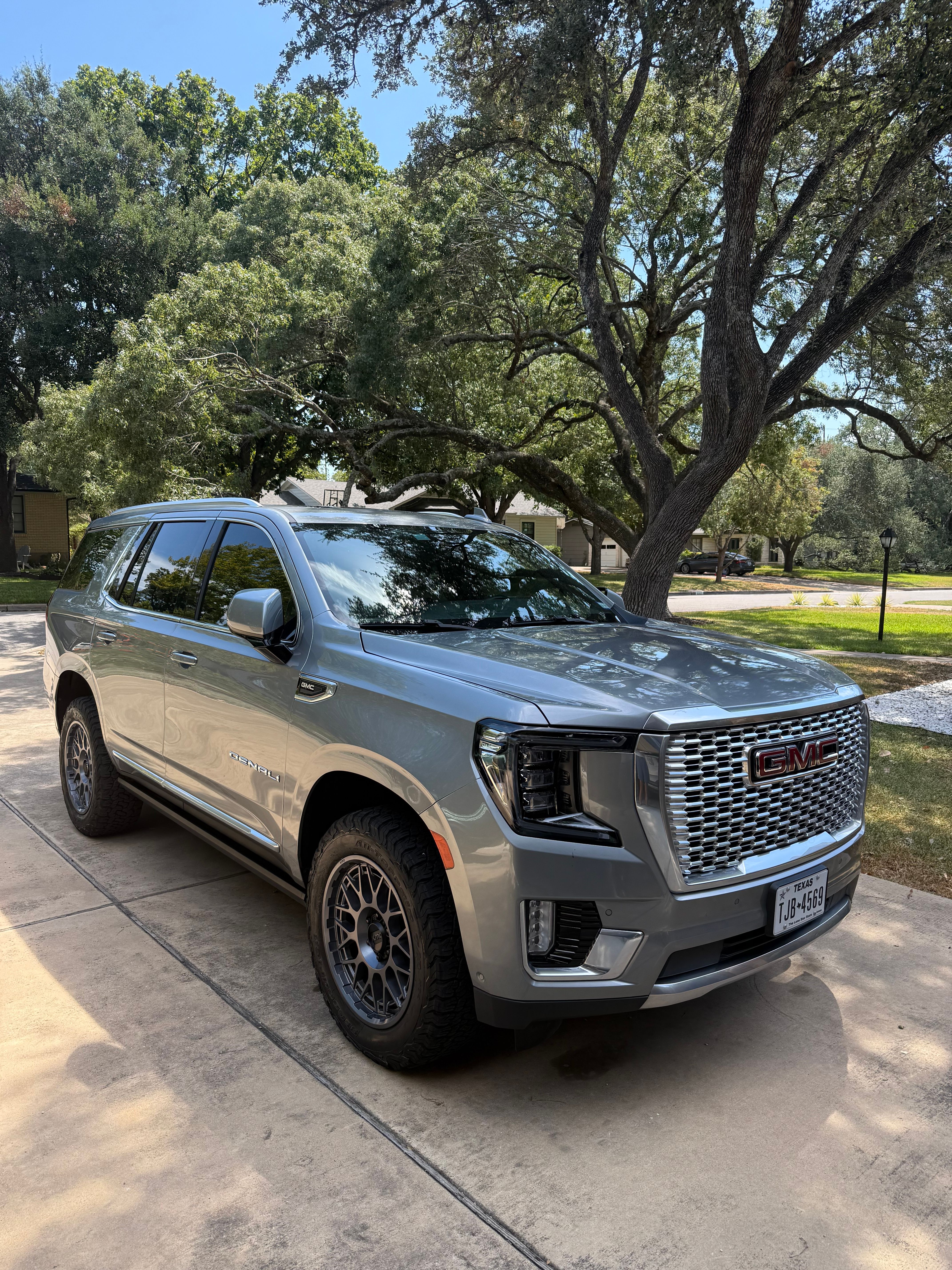 Used 2023 GMC Yukon Denali w/ Denali Reserve Package AWD/4WD image 1