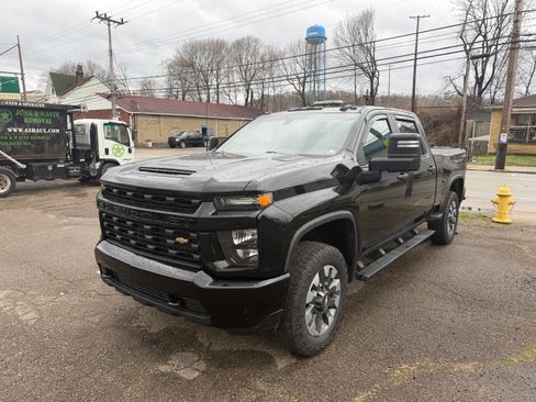 Used 2021 Chevrolet Silverado 2500 Custom w/ Custom Value Package image 1