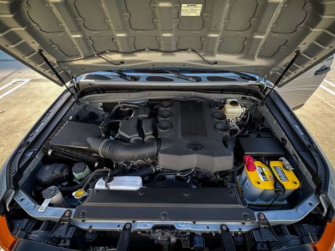 Used 2014 Toyota FJ Cruiser 4WD image 17