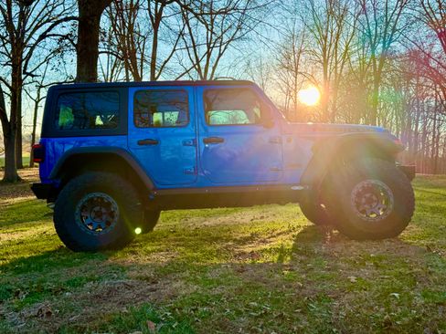 Used 2024 Jeep Wrangler Unlimited Rubicon w/ Technology Group image 4