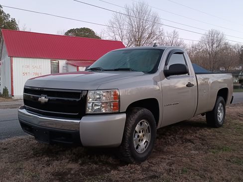 Used 2007 Chevrolet Silverado 1500 W/T w/ LS Package image 4