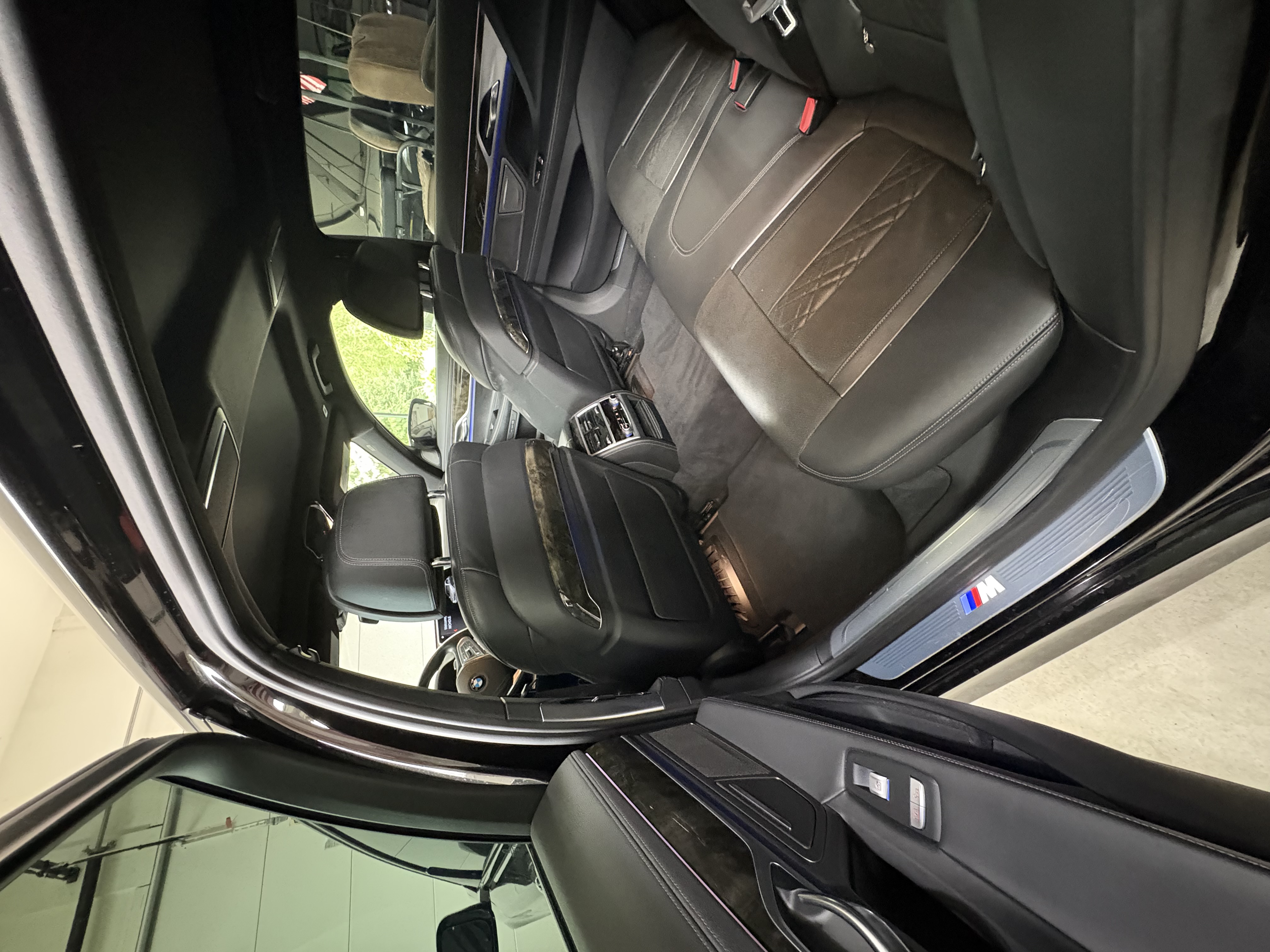 Used 2019 BMW 750i w/ M Sport Package RWD image 8