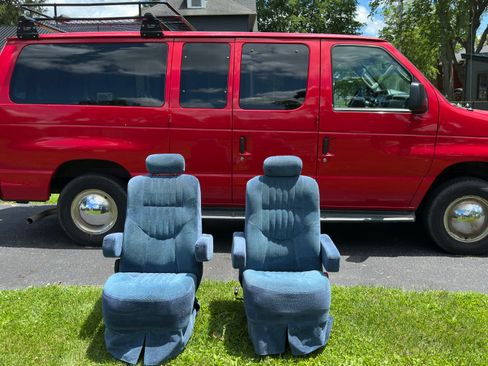 Used 2011 Ford E-150 and Econoline 150 Wagon RWD image 22