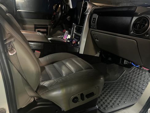 Used 2004 HUMMER H2 w/ Preferred Equipment Group image 15