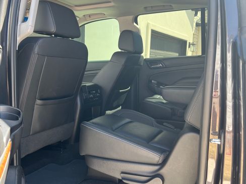 Used 2018 Chevrolet Suburban Premier image 10