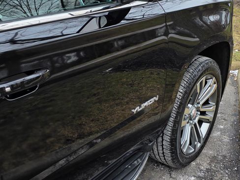 Used 2018 GMC Yukon SLT image 12