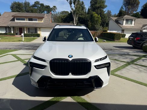 Used 2026 BMW X7 xDrive40i w/ Executive Package image 2