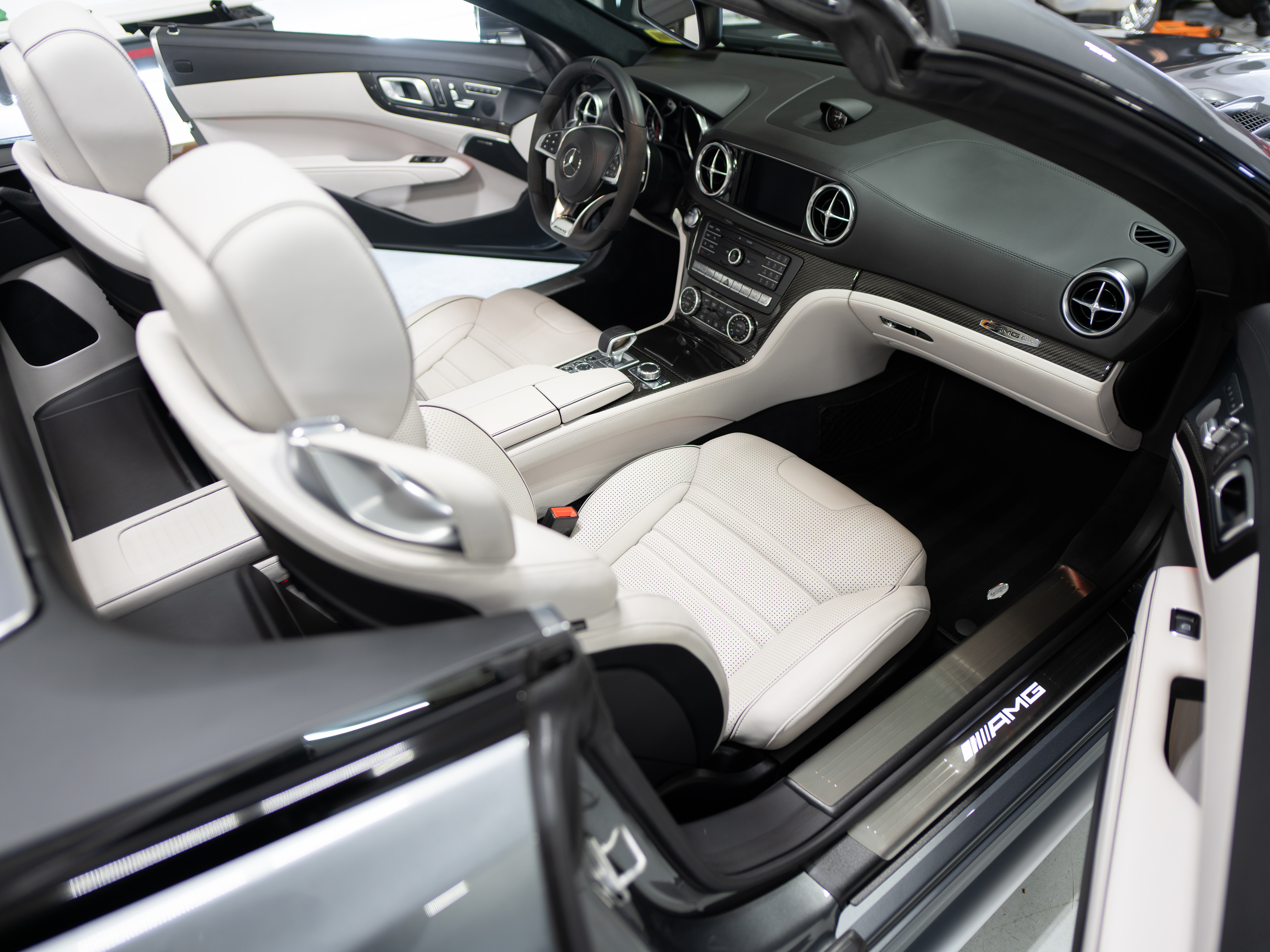 Used 2017 Mercedes-Benz SL 63 AMG image 18