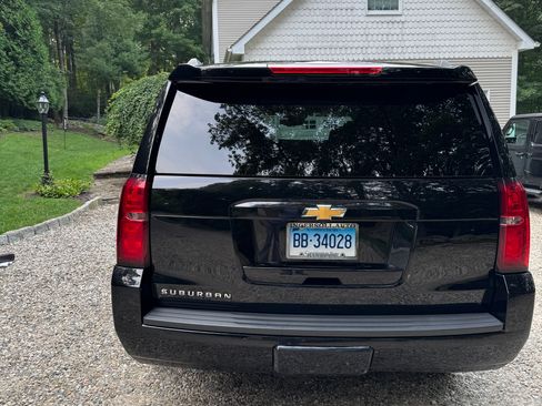 Used 2020 Chevrolet Suburban LT w/ Luxury Package image 5