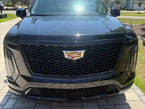 Used 2026 Cadillac Escalade Platinum Sport AWD/4WD image 11