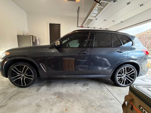 Used 2020 BMW X5 M50i w/ Executive Package image 1