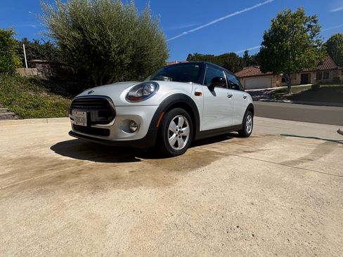 Used 2017 MINI Cooper 4-Door Hardtop FWD image 2