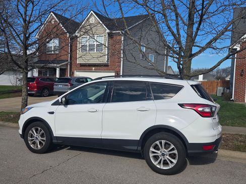 Used 2018 Ford Escape SEL image 4