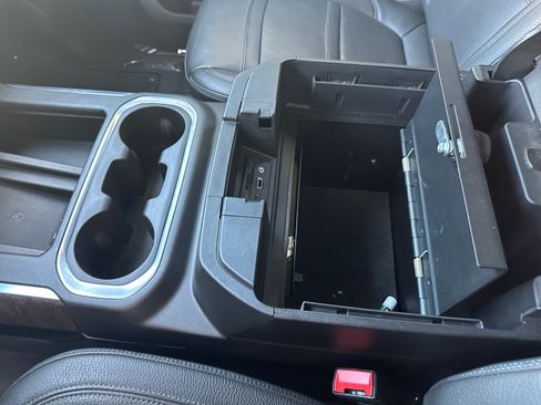 Used 2022 GMC Sierra 3500 Denali w/ Denali Black Diamond Edition image 17