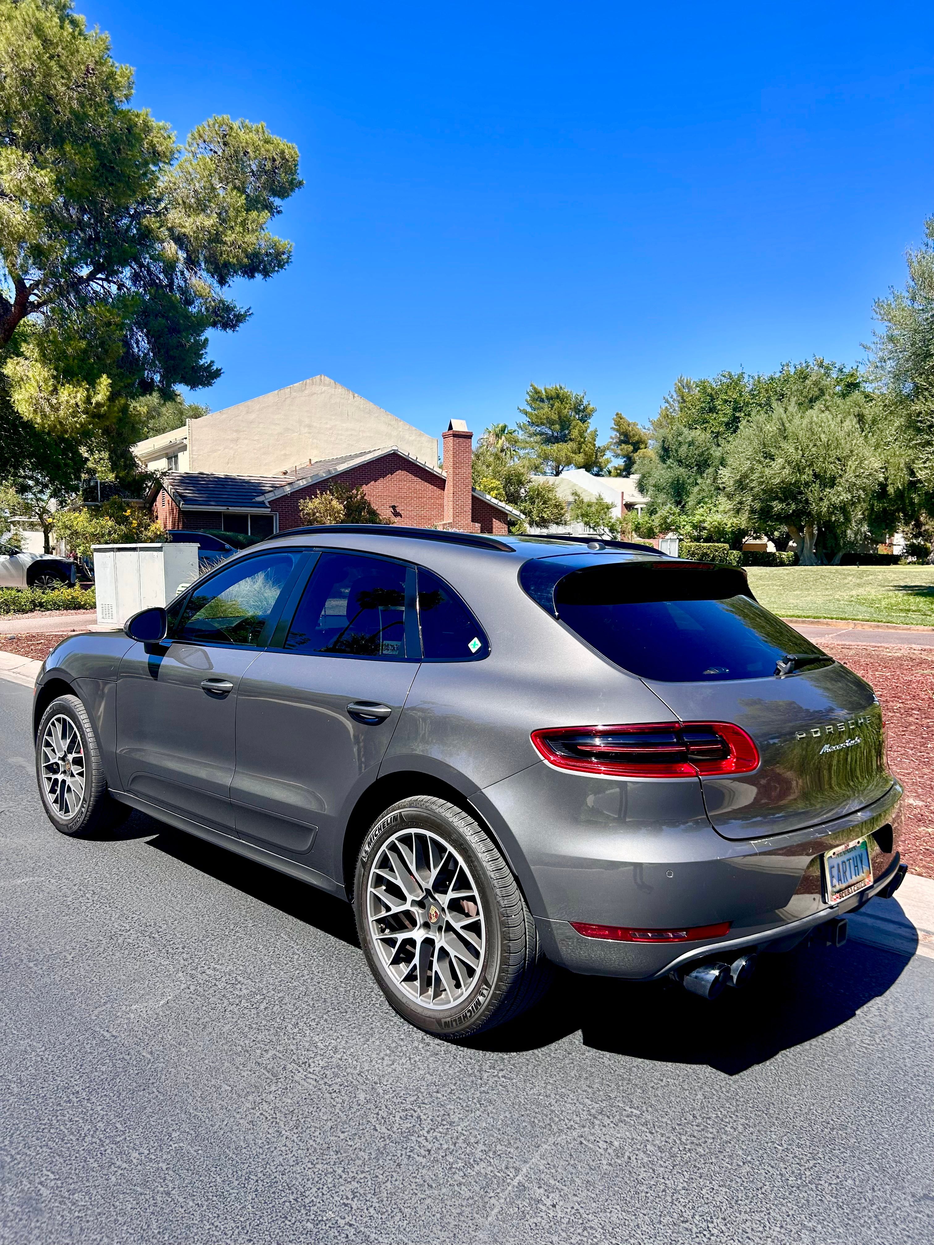Used 2015 Porsche Macan Turbo AWD/4WD image 9
