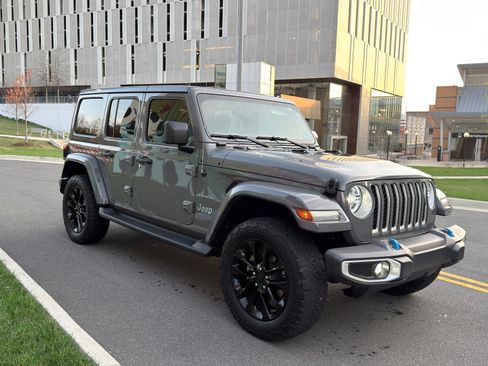 Used 2022 Jeep Wrangler Unlimited Sahara image 1