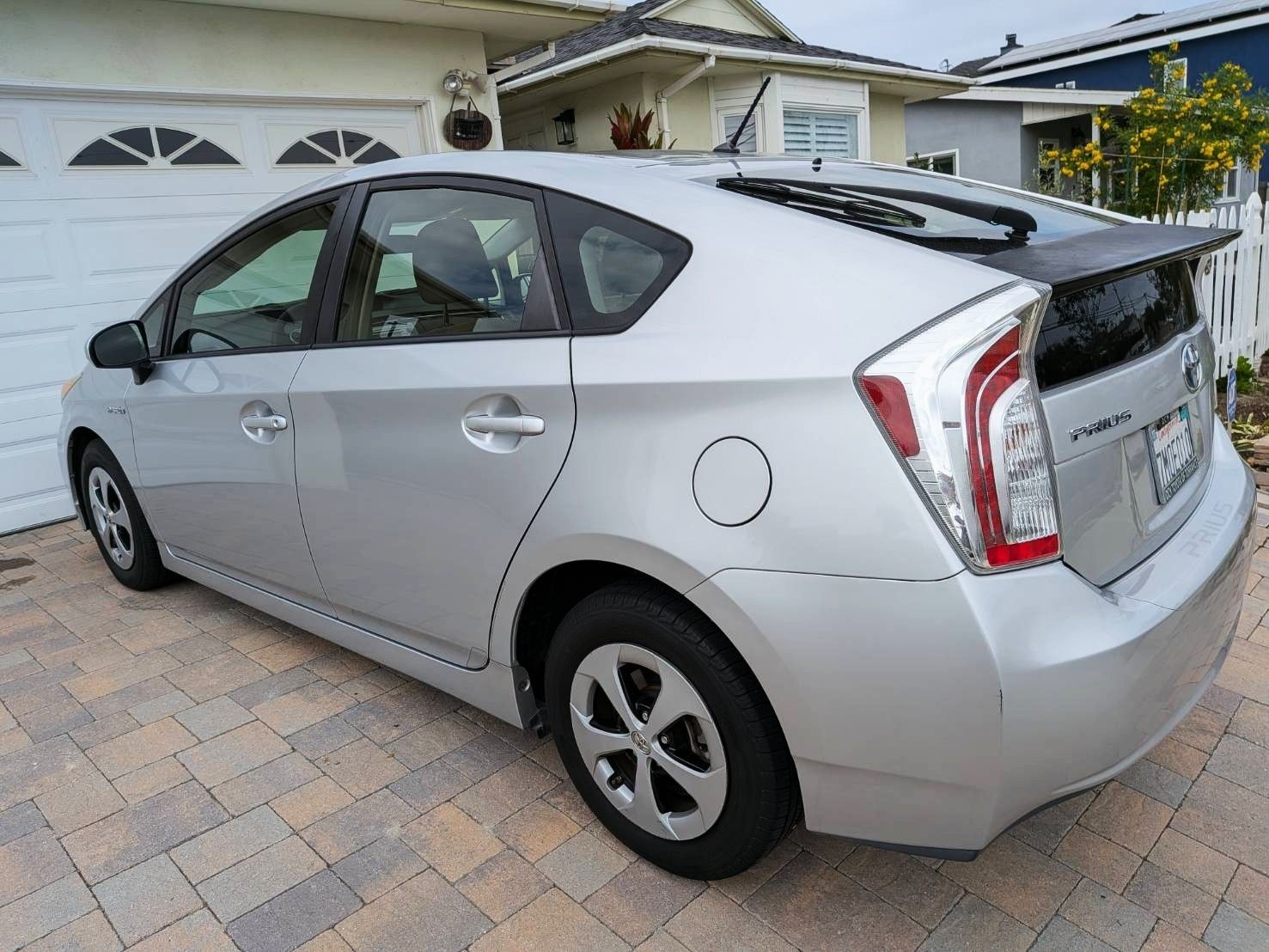 Used 2015 Toyota Prius Two w/ Preferred Accessory Package FWD image 5