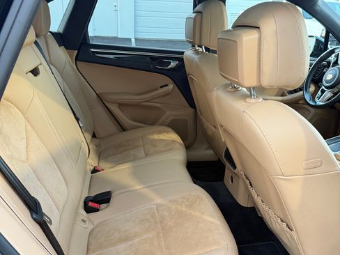 Used 2018 Porsche Macan Sport Edition image 15