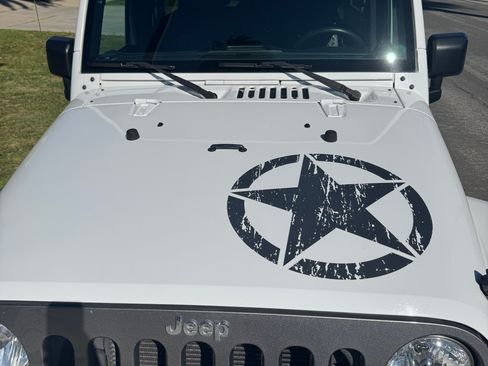 Used 2015 Jeep Wrangler Unlimited Sport image 1